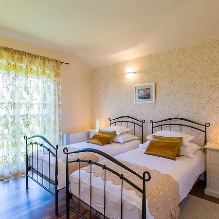Villa Beautiful Splendida With Pool In Porec Montizana