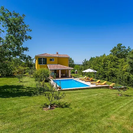 Beautiful Splendida With Pool In Porec Montizana